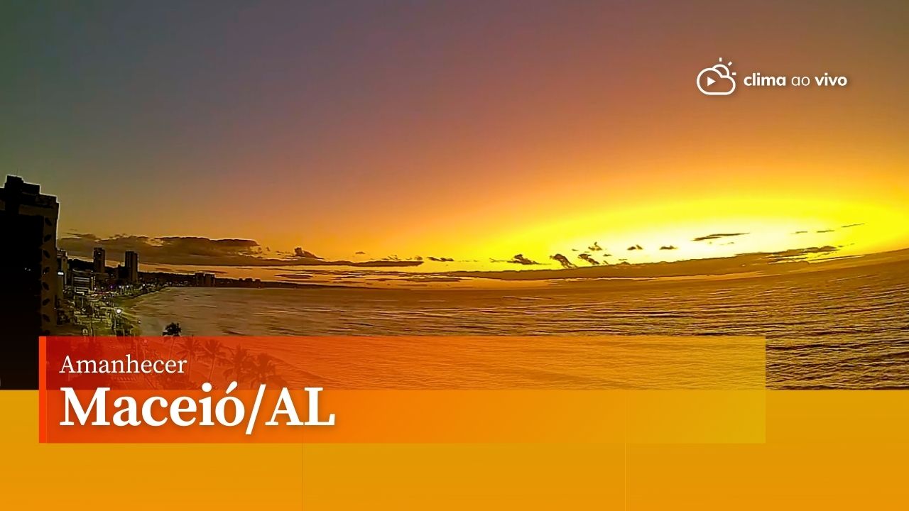 amanhecer em Maceió no estado de Alagoas, com algumas nuvens